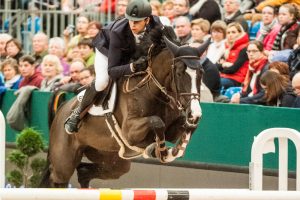 Markus Renzel holt sich den Sieg im ANIMO Youngsters Cup Mit seiner achtjährigen Stute Blacky
