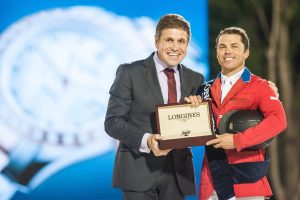 Juan-Carlos Capelli und Kent Farrington, Siegerehrung für den Longines Cup of the City of Barcelona - Longines Reitsport