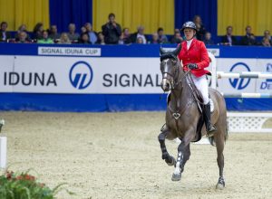 SIGNAL IDUNA CUP - Gudrun Patteet mit Sea Cost Pebbles Z. Foto: www.sportfotos-lafrentz.de
