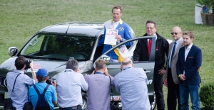 Christian Ahlmann mit seinem Siegerpreis