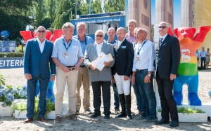 Wolfgang Meyer mit den Parcourschefs