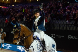 Edwina Tops-Alexander auf der Siegerrunde