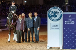 Helen Langehanenberg Siegerehrung