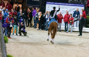 Isabell Werth auf dem Weg aus der Arena