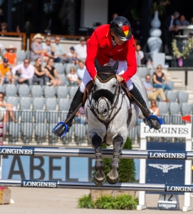 Christian Ahlmann über dem letzten Sprung