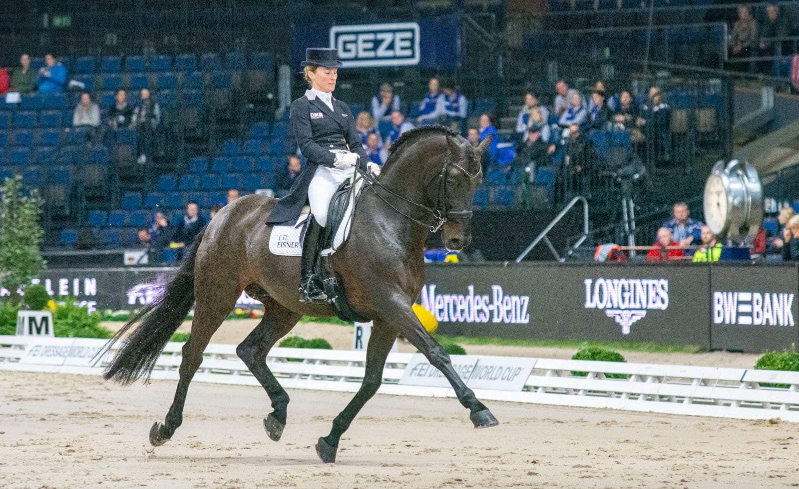 Internationales Festhallen Reitturnier Frankfurt – Schafhof Edition: Helen Langehanenberg und Straight Horse Ascenzione in der Einlaufprüfung auf Platz 1