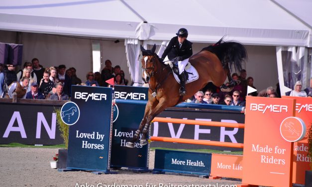 Janne Friederike Meyer-Zimmermann gewinnt die erste Etappe der BEMER Riders Tour 2022/2023
