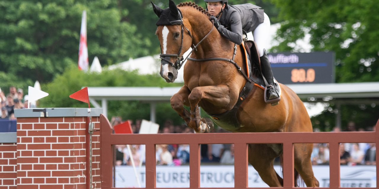 Vielseitigkeitsreiterin Sandra Auffahrth mit einer der höchsten Auszeichnungen im deutschen Pferdesport  geehrt