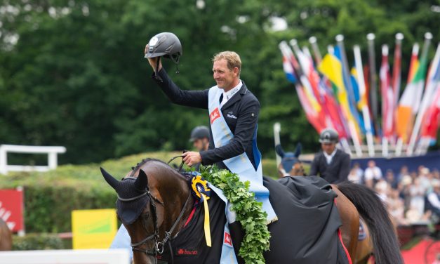 Andre Thieme siegt zum vierten Mal im Deutschen Springderby , dieses Mal mit Paule S!